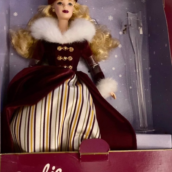 Set of 2 Victorian Skater Barbies - Picture 3 of 6